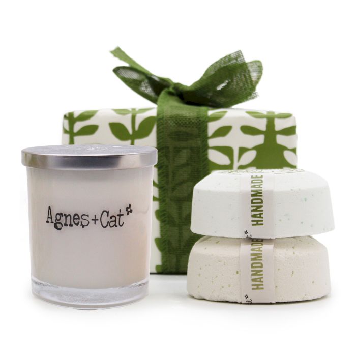ACGP-01 Wellness Geschenkbox – Geschenkbox – Kerze Rhabarber, Badefizzer Weiße Feige und Waldbeere | Mona und Meer